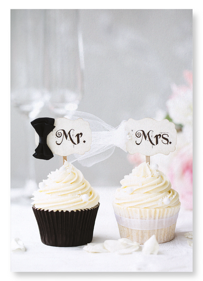MR & MRS CUPCAKE: Photo Art Print